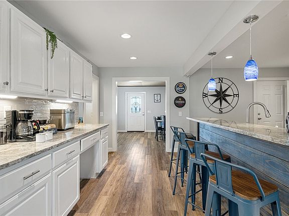 5th image of 309 E Pompano