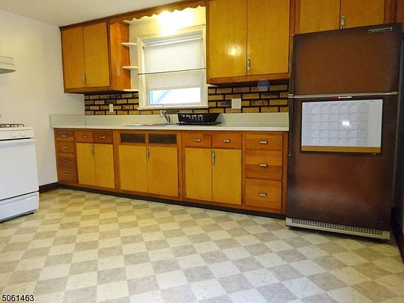 2nd image of 512 Washington Ave Floor 2