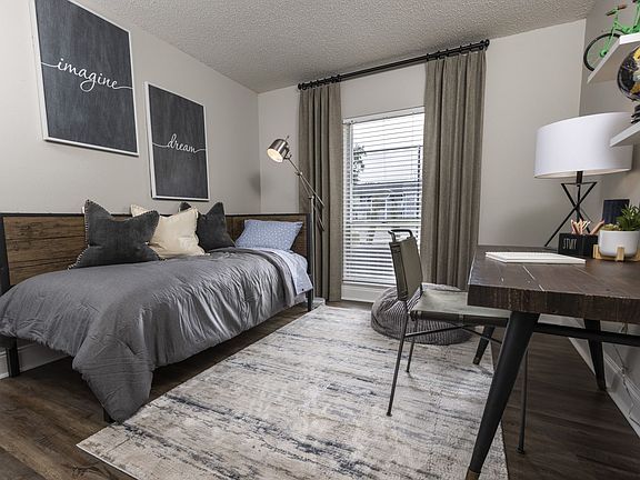 5th image of 7910 Crossroads Dr #2L