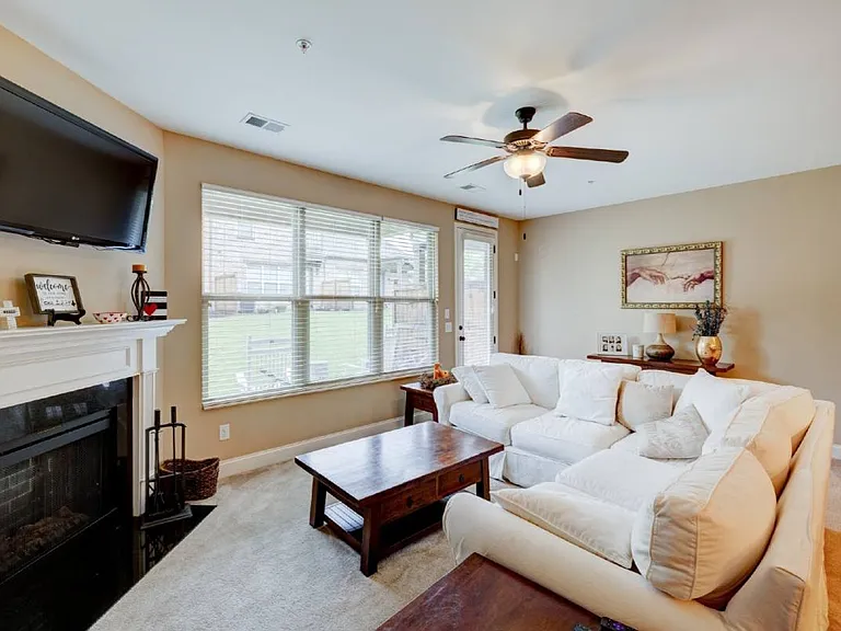 206 Bixby Private Ln — Photo 6