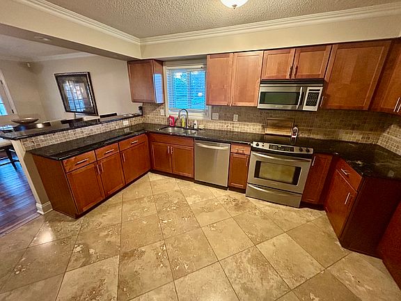 5th image of 875 Thayer Dr