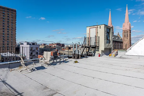 Rented by Nooklyn NYC LLC | media 21