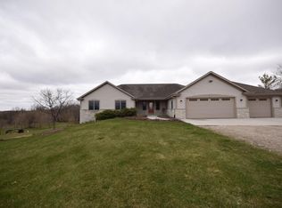 5608 Cedarview Rd, Hartford, WI 53027