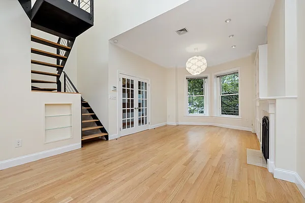 Rented by Olshan Realty | media 1