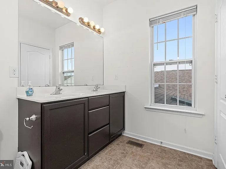 2223 N Okeeffe Ln — Photo 17