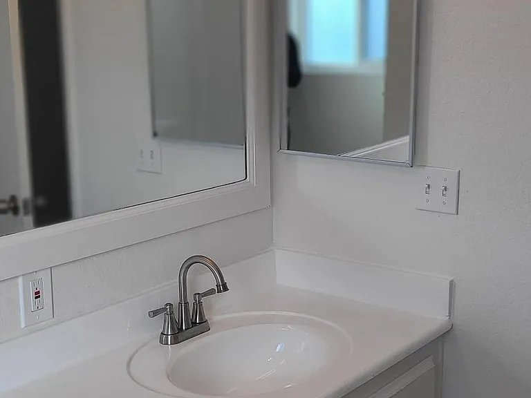 655 S Webster Ave #9 — Photo 7