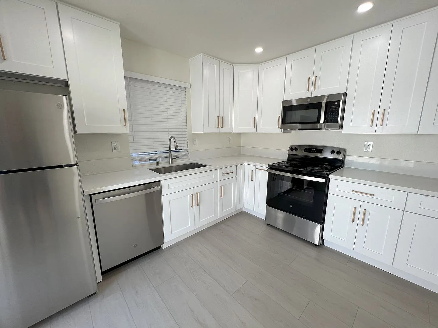 Lone Pine Townhomes — Photo 1