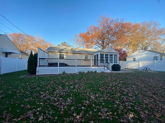 4th image of 952 Crescent Dr