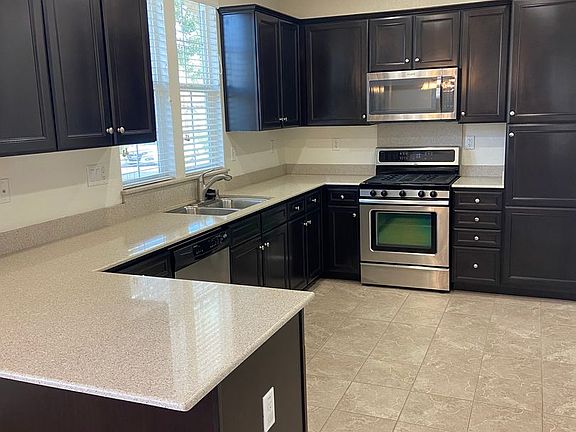 3rd image of 829 Blossom Rock Ln
