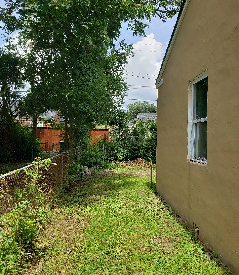 2 bed, 700 sqft, $1,300 — Photo 2