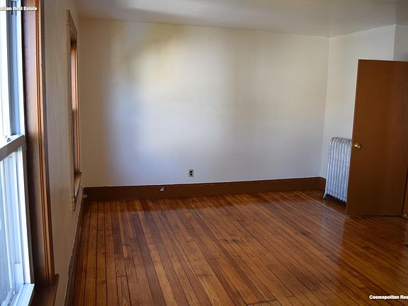 5th image of 18 Wright Ave #2