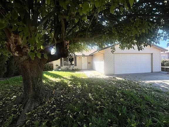 3rd image of 7372 Black Oaks Way