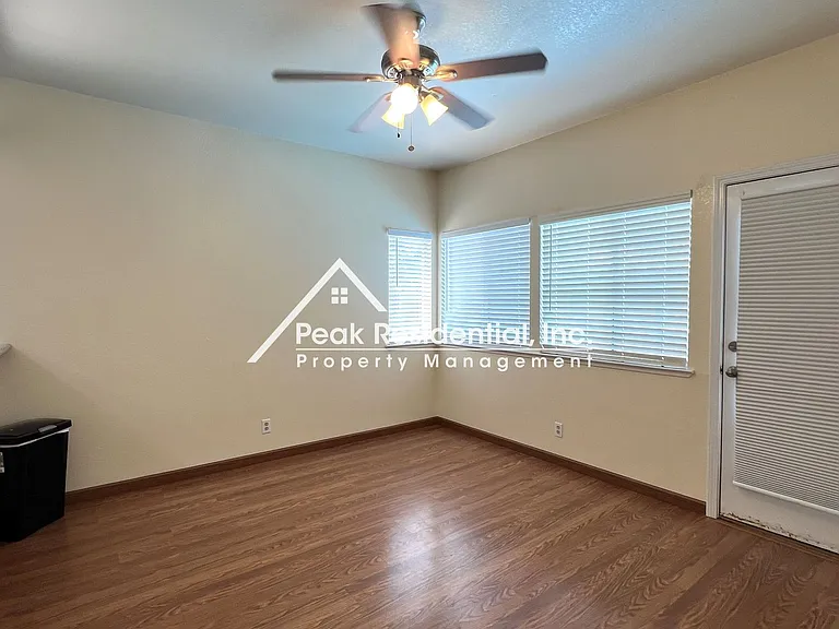 402 Harlow Ct — Photo 7