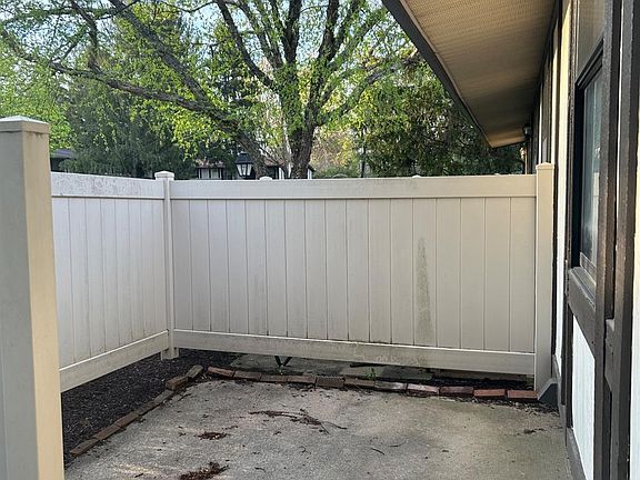 4th image of 9430 Willowgate Dr