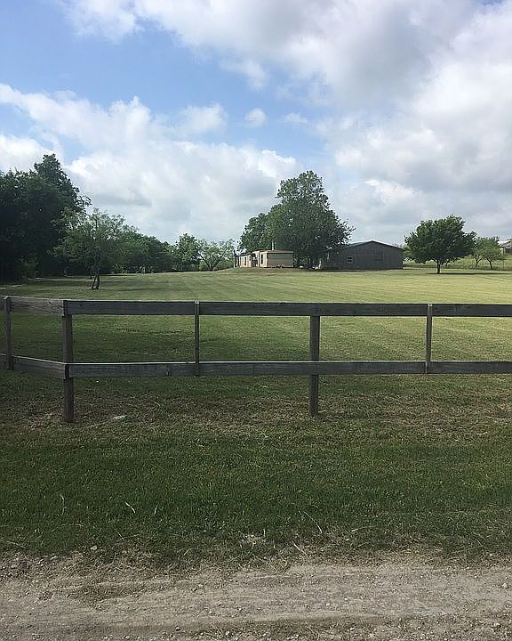 2nd image of 3705 Les Dr