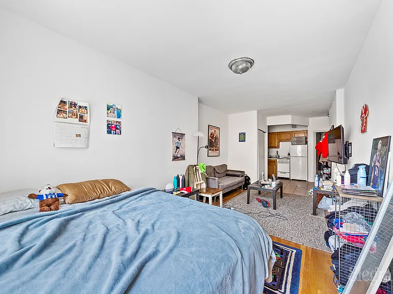 248 W 20th St #2B — Photo 4