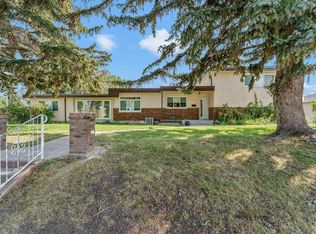 303 N 10th St SW, Medicine Hat, AB T1A 4R6