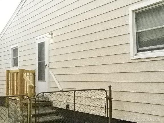 3rd image of 22485 Hillock Ave