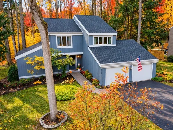 8735 Columbine Cir, Baldwinsville, NY 13027