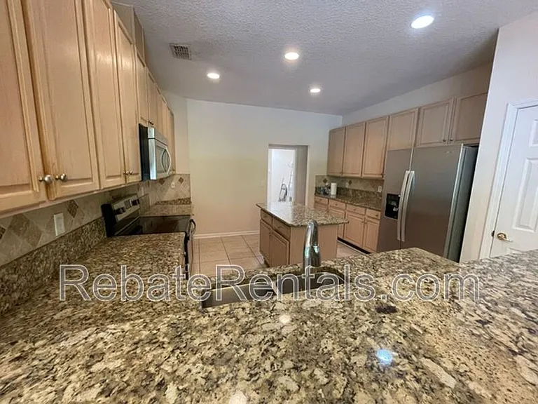 8907 Hampton Landing Dr E — Photo 7