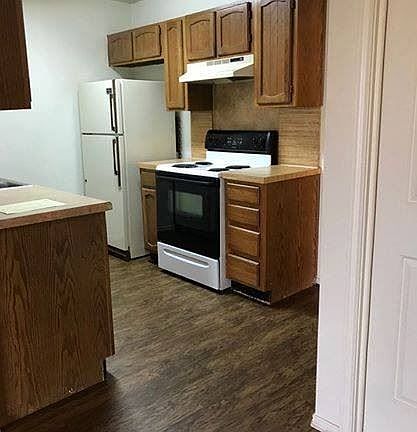 3rd image of 1412 Courtney Pl APT B