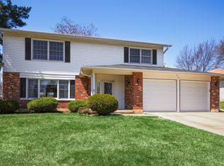 310 Grandview Ct, Algonquin, IL 60102