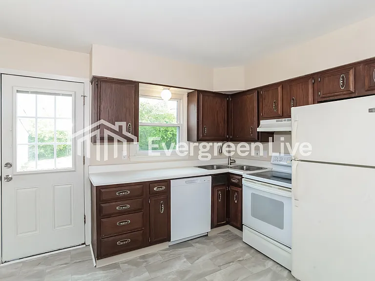 2590 Altura Dr — Photo 6