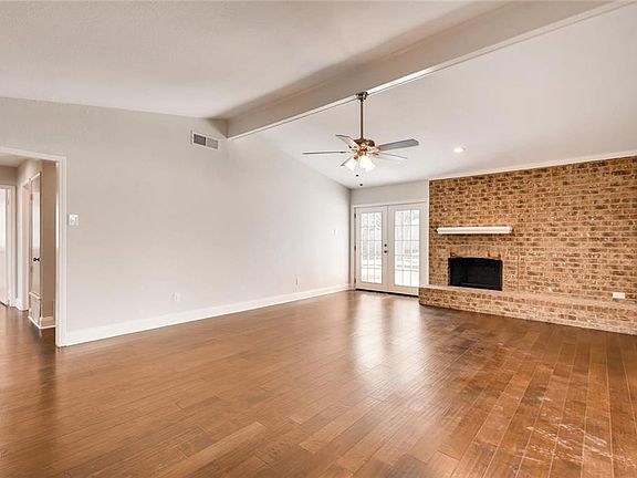 4th image of 1702 Saint James Dr