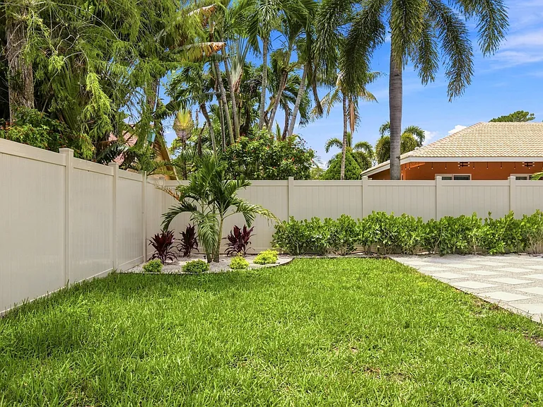 1259 Barnstaple Cir — Photo 40