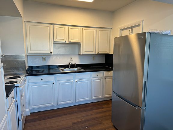 5th image of 2025 Calais Dr #5