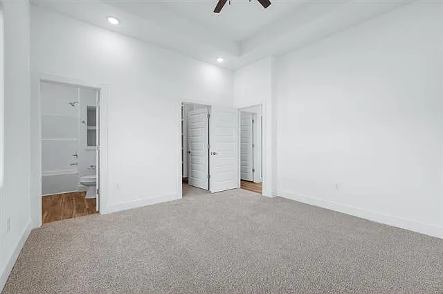 720 E Elmwood St — Photo 4