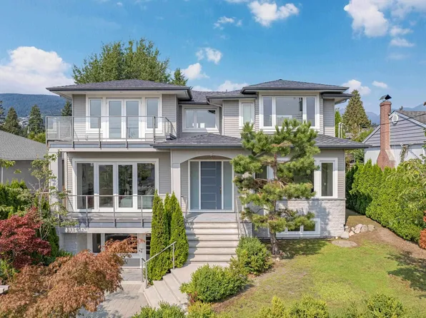 12XX Fulton Ave, West Vancouver, BC V7T 1N2