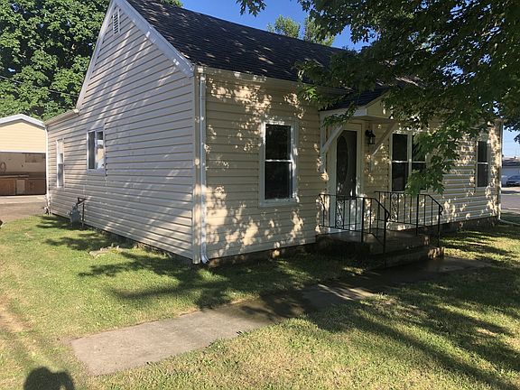 2nd image of 102 N Mill St