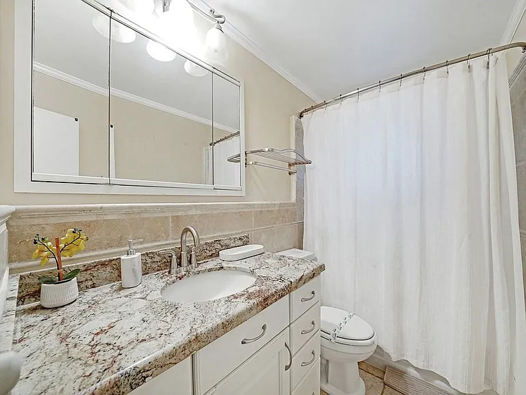 332 NW 26th Ct — Photo 7