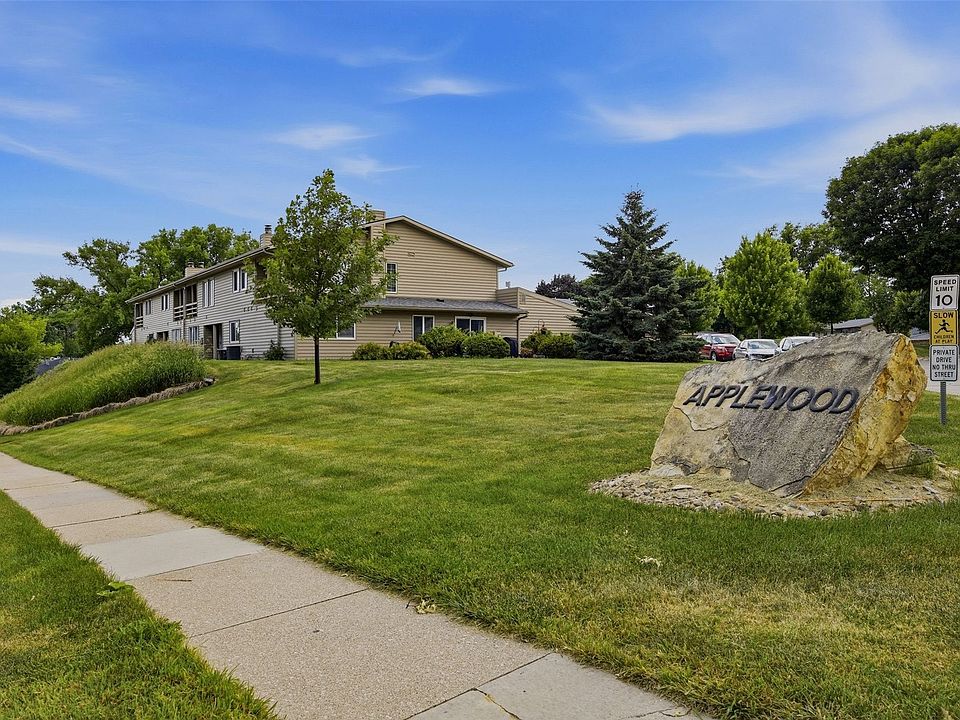 1st image of 1726 Applewood Pl NE