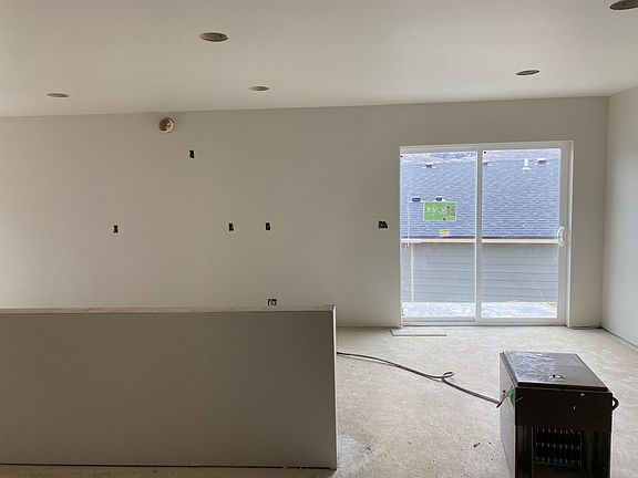 5th image of 1094 S Nevada Ave