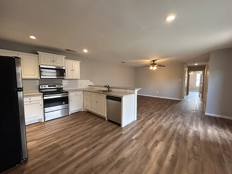 804 N Englewood Ave #B — Photo 3