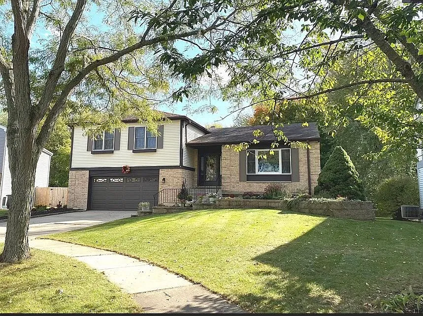 1615 Nightengale Cir photo 1