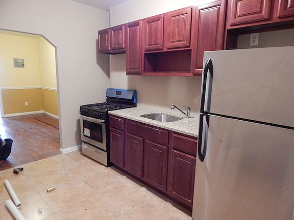 2nd image of 305 Jefferson St APT 3L