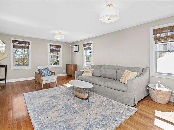 2nd image of 16 Port Norfolk St Unit 2
