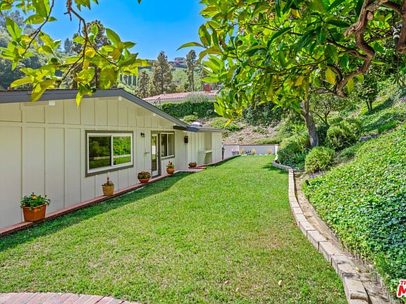 4th image of 1190 Bienveneda Ave