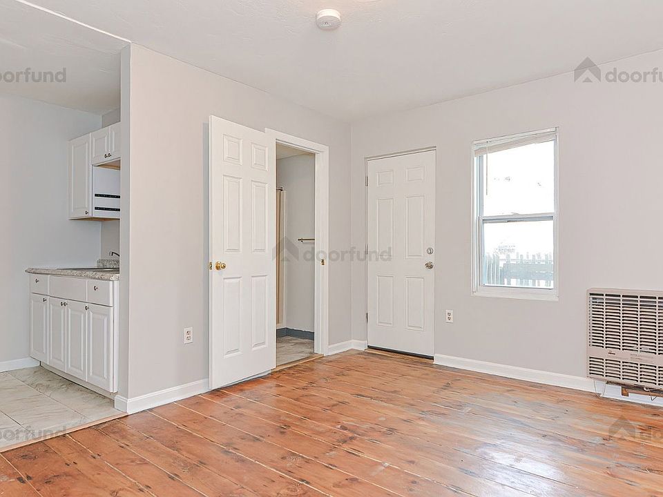 1st image of 28 Prescott St #6