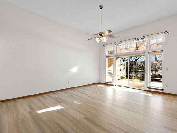 2nd image of 2911 Lake Pointe Dr