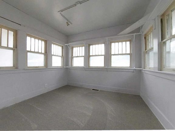 4th image of 1434 Plum St