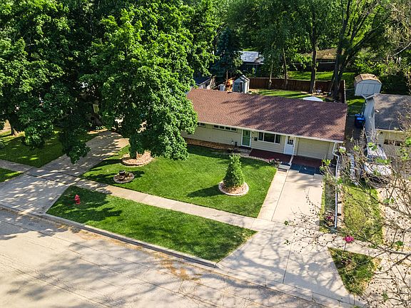 5th image of 406 River Dr