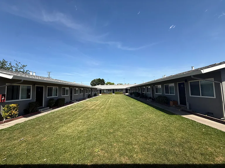 2631 Sierra St #8 — Photo 8