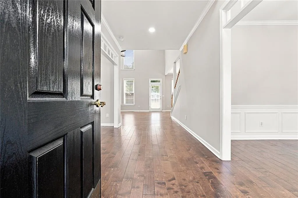 4 bed, 3.5 bath, 3670 sqft, $3,800 — Photo 4