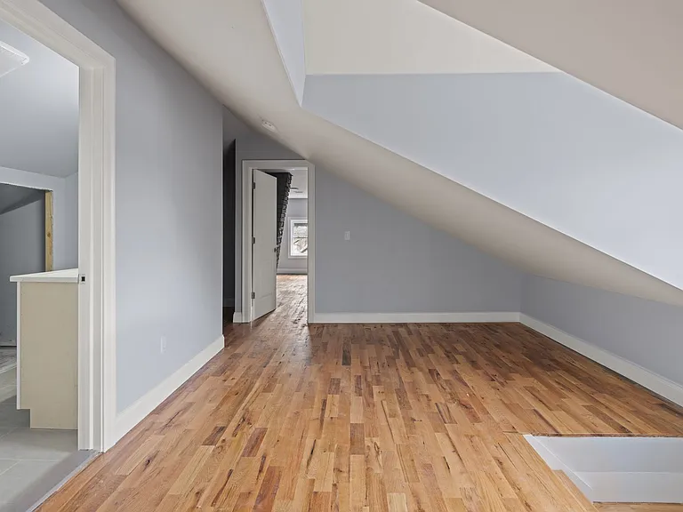 90 Nicoll St. — Photo 33