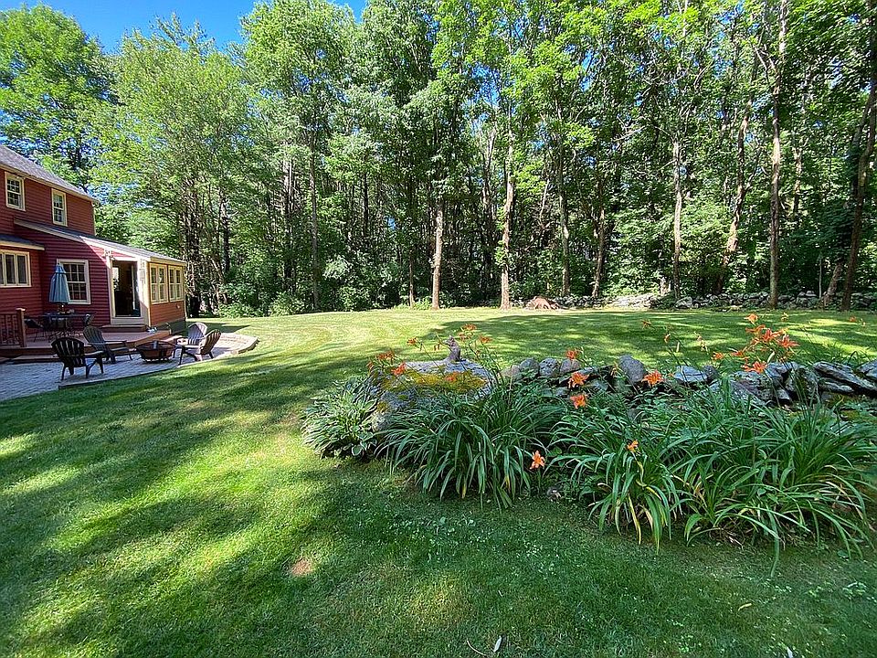 2nd image of 8 Dumbarton Oaks