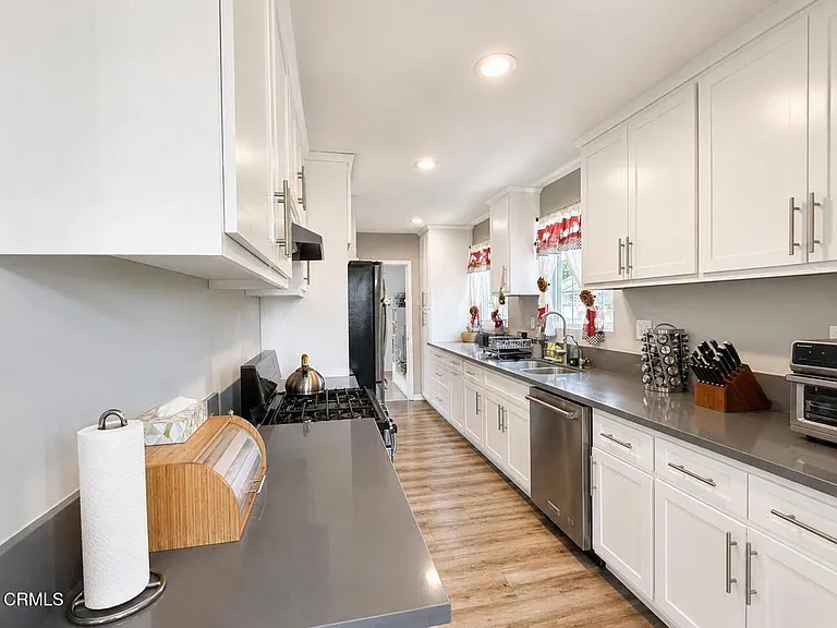 7330 Satsuma Ave — Photo 18